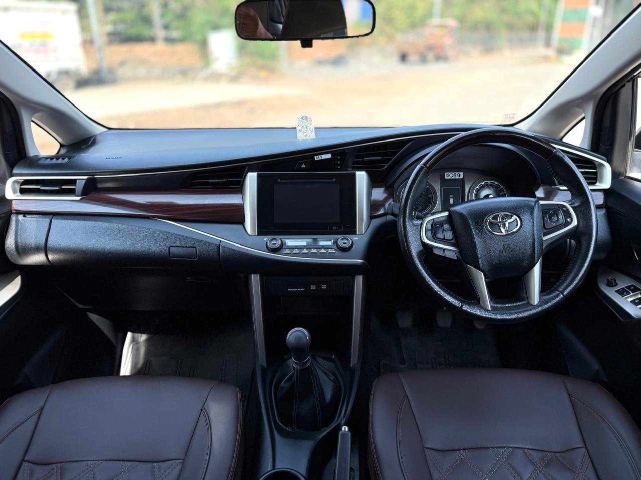 Innova Crysta 